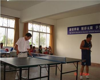 裁判員在驗(yàn)球